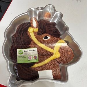 Wilton Pony Cake Pan in Silver with Brown and Yellow Accent Insert